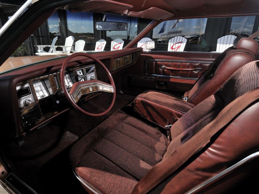  Lincoln Continental Mark V 1977 года  (фото 16 из 16)